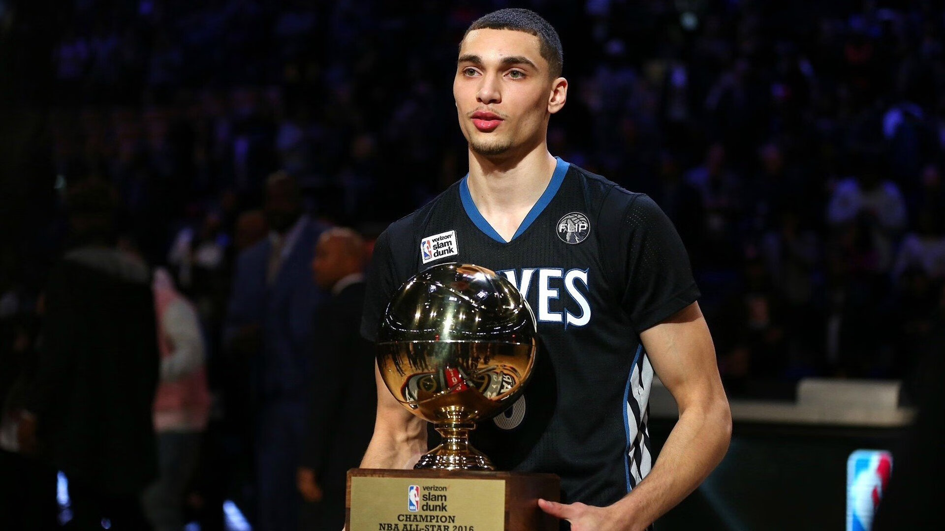 街舞3V3团体斗舞赛 临场Freestyle决定胜负